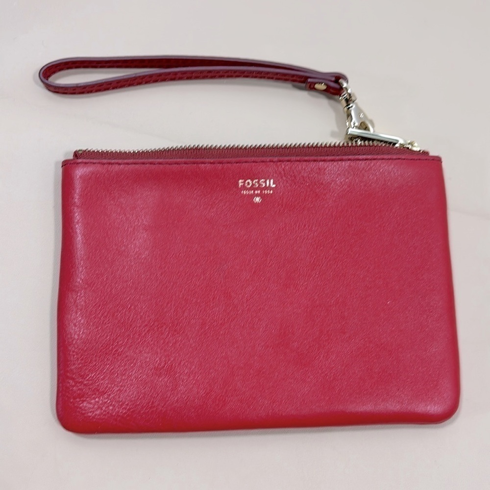 NWOT Fossil Red wristlet​​​​​​​​​​